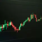 Borse europee chiudono in rialzo: boom Luxottica, flop Saipem