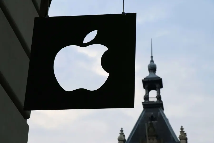 Apple perde in Borsa, Yahoo licenzia il 10% dei lavoratori